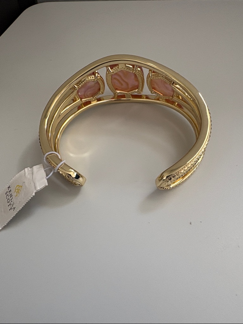 NWT [Kendra Scott] Daphne Statement Gold Cuff Bracelet, Pink Iridescent Abalone - Picture 9 of 12